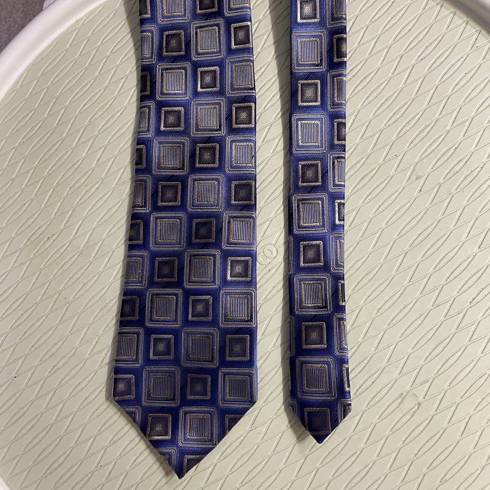 Concepts by Claiborne Men's 100% Silk Blue W/Tan Geometric Neck Tie 60"‎ X 3.5"
